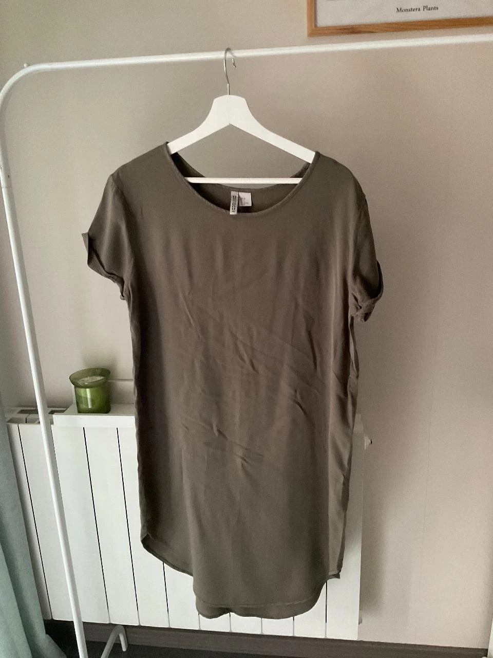 Vestido fluido cáqui H&M – Leve • Minimalista • Tamanho M – photo 2
